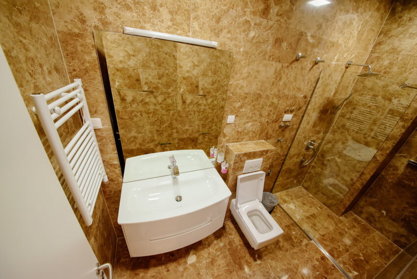 6467217f2d6c9e790cabd455_bathroom 2