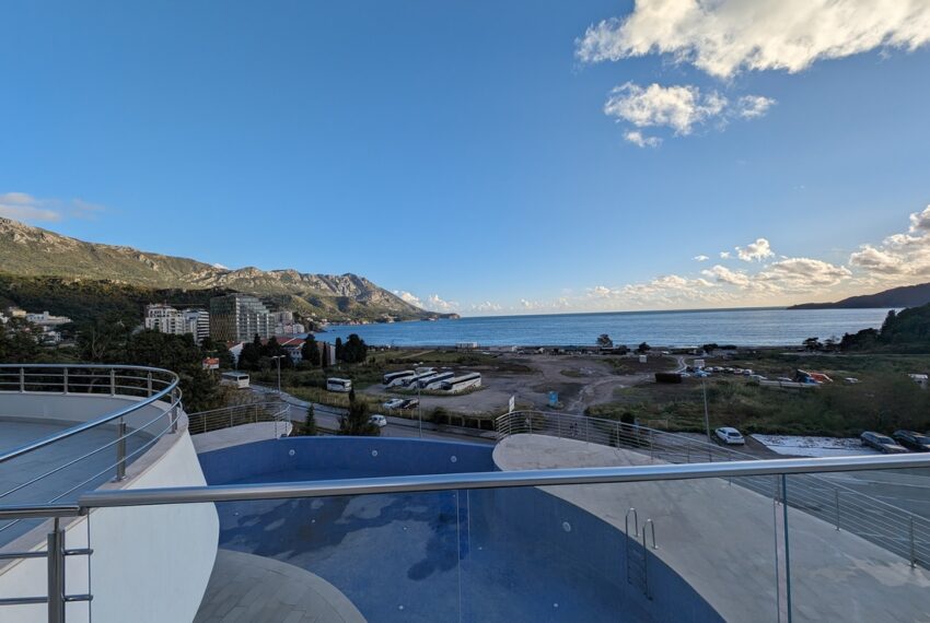 654cdb9d6363bd9c6602be08_03- Skyline Outdoor Pool