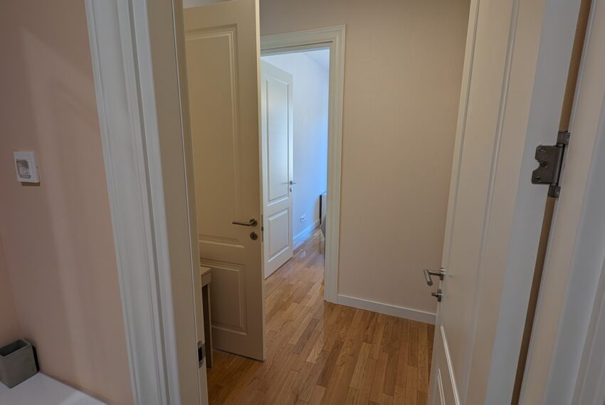 654e25c69ac6b7ac45ca9a5c_36- Closet-office