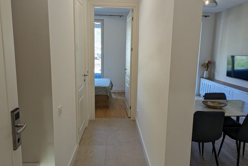 654e25c6ec045d4b05330f62_20- Entrance