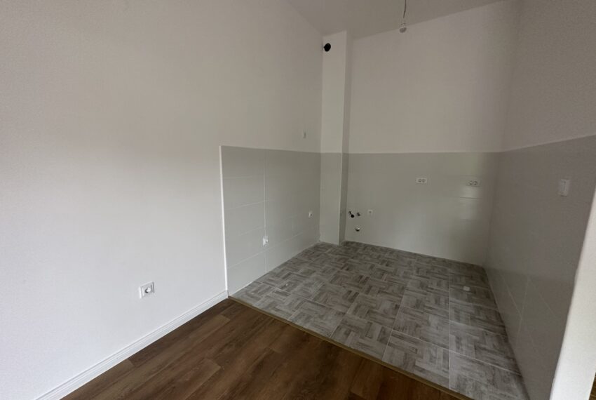 herceg novi budva bar kotor tivat czarnogora mieszkanie dom sprzedaz wynajem apartament kup inwestycja albania balkany (7)