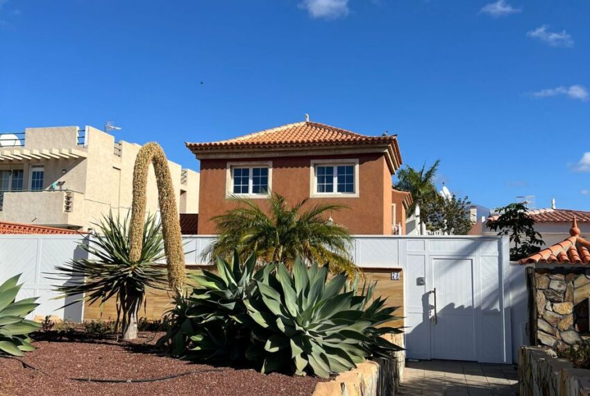 independent-house-for-sale-in-costa-del-silencio-arona-spain--tr-2716-65e9a3525d36e-720